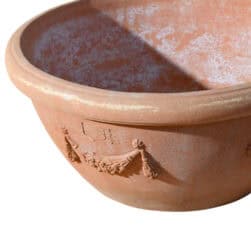 Catino a conca festonato in terracotta di Impruneta, vaso decorativo da giardino