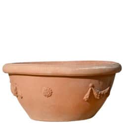 Catino a conca festonato in terracotta di Impruneta, vaso decorativo da giardino