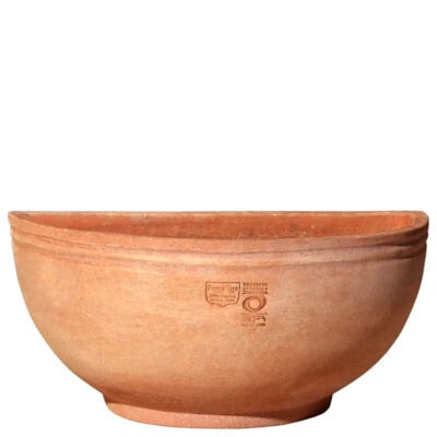 Tasca due righi in terracotta, fioriera da parete ideale per piante sempreverdi, grasse o stagionali, aggiunge eleganza naturale a pareti e balconi.