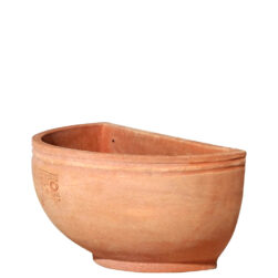 Tasca due righi in terracotta, fioriera da parete ideale per piante sempreverdi, grasse o stagionali, aggiunge eleganza naturale a pareti e balconi.