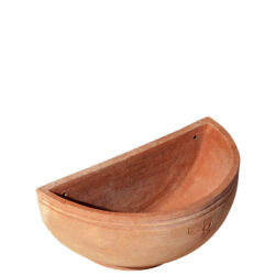 Tasca due righi in terracotta, fioriera da parete ideale per piante sempreverdi, grasse o stagionali, aggiunge eleganza naturale a pareti e balconi.