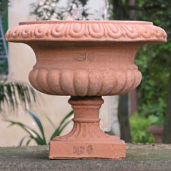 Cup-shaped stand to be placed on top of columns, capitals of fences, and on the sides of gates. Decorated surface. Handmade, frost resistant.