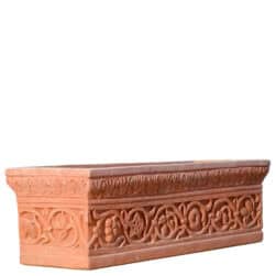 Cassetta bizantina in terracotta con fregio a volute e decorazioni a rilievo su vaso rettangolare