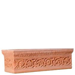 Cassetta bizantina in terracotta con fregio a volute e decorazioni a rilievo su vaso rettangolare