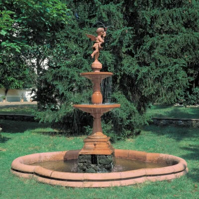 Fontana da giardino in terracotta con due vasche circolari, putto con pesce e base a forma di Croce di Malta