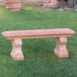 Panchina da giardino in terracotta senza schienale con decorazioni scolpite a mano