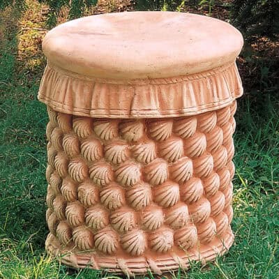 Terracotta seat with raised shell pattern in a woven motif. Handmade, ideal for gardens. Frost-resistant and keeps its shape over time.