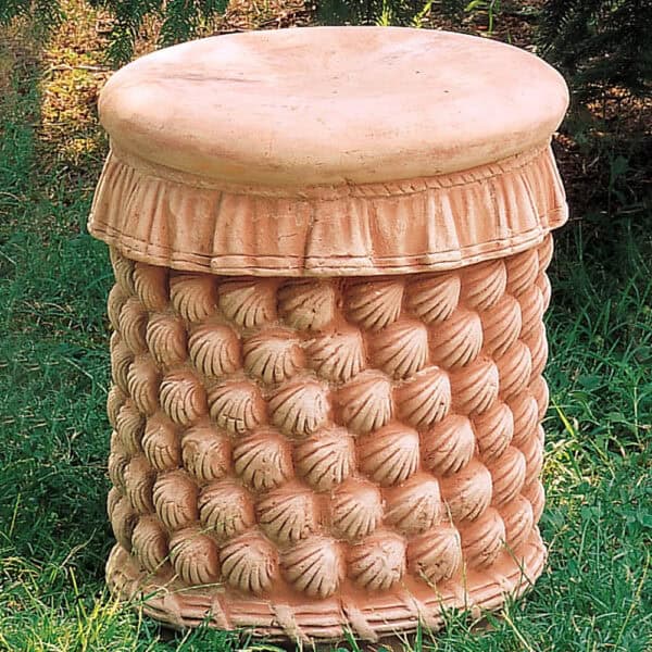 Terracotta seat with raised shell pattern in a woven motif. Handmade, ideal for gardens. Frost-resistant and keeps its shape over time.