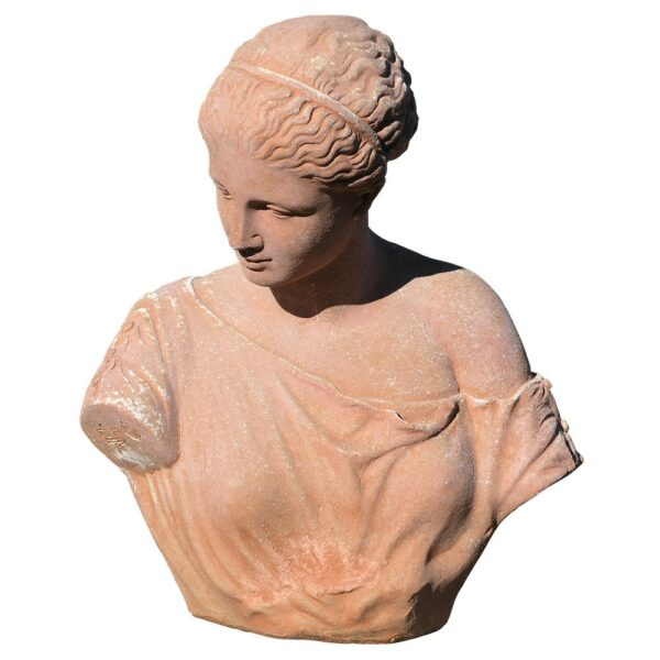 Busto Artemide di Gabi. Statua classica. Realizzato in unica dimensione. Modellazione realizzata in alto rilievo. Realizzato a mano da maestri artigiani con argilla di Impruneta, resistente al gelo.