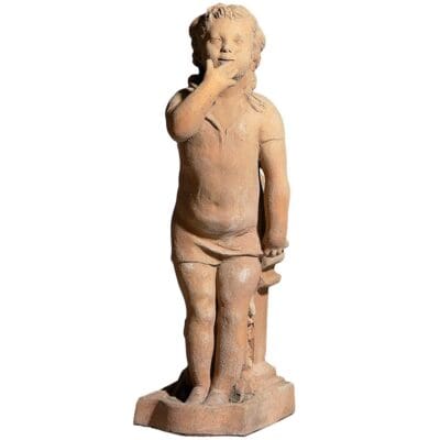 Bambina del bacio. Statua classica raffigurante bambina del bacio. Modellazione realizzata in alto rilievo. Fatta a mano da maestri artigiani con argilla di Impruneta, resistente al gelo.