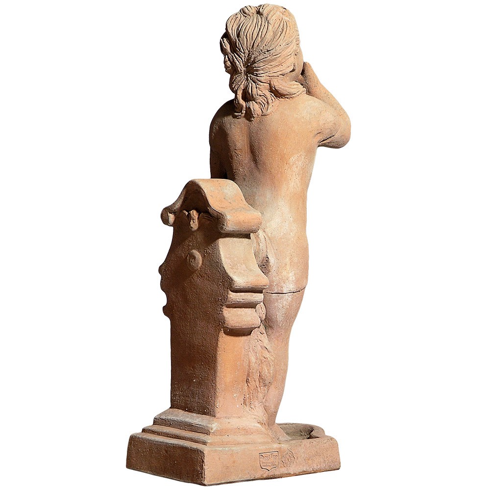 Bambina del bacio. Statua classica raffigurante bambina del bacio. Modellazione realizzata in alto rilievo. Fatta a mano da maestri artigiani con argilla di Impruneta, resistente al gelo.