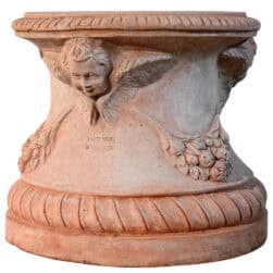 Base del Vaso a tortiglione in terracotta di Impruneta, con motivi a tortiglione, festone e mascherone centrale