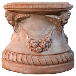 Base del Vaso a tortiglione in terracotta di Impruneta, con motivi a tortiglione, festone e mascherone centrale