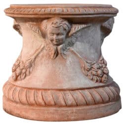 Base del Vaso a tortiglione in terracotta di Impruneta, con motivi a tortiglione, festone e mascherone centrale