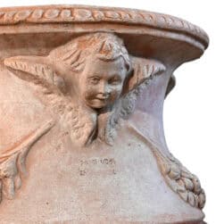 Base del Vaso a tortiglione in terracotta di Impruneta, con motivi a tortiglione, festone e mascherone centrale