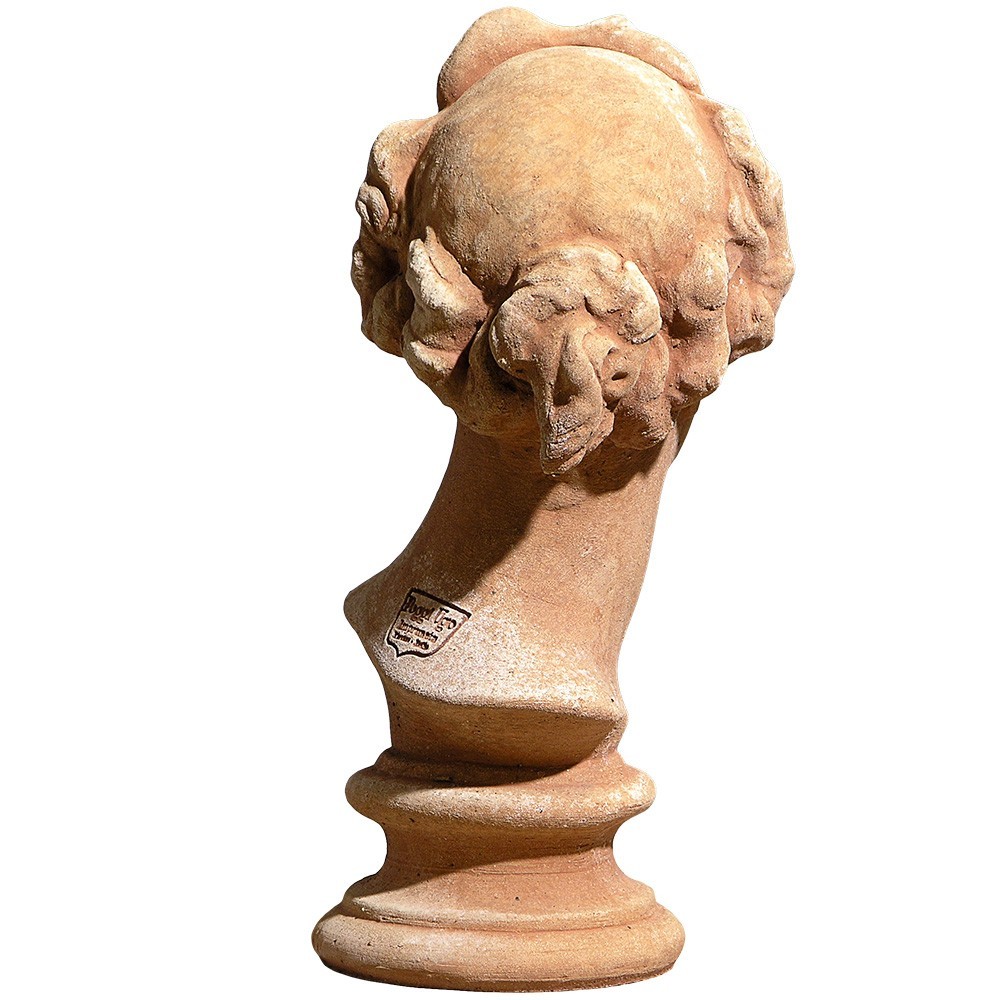 Busto Galatea. Modellazione realizzata in alto rilievo. La forma rimane inalterata nel tempo. Realizzato a mano da maestri artigiani con argilla di Impruneta, resistente al gelo.