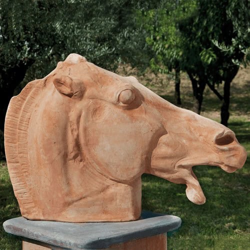 Scultura di testa di cavallo di Fidia, adatta come decorazione. Modellazione realizzata in alto rilievo. Fatta a mano, resistente al gelo.