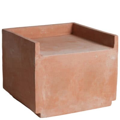 Seduta componibile in terracotta e GrigioLava. Per privato e pubblico in stile contemporaneo. Fatto a mano da maestri artigiani, resistente al gelo.