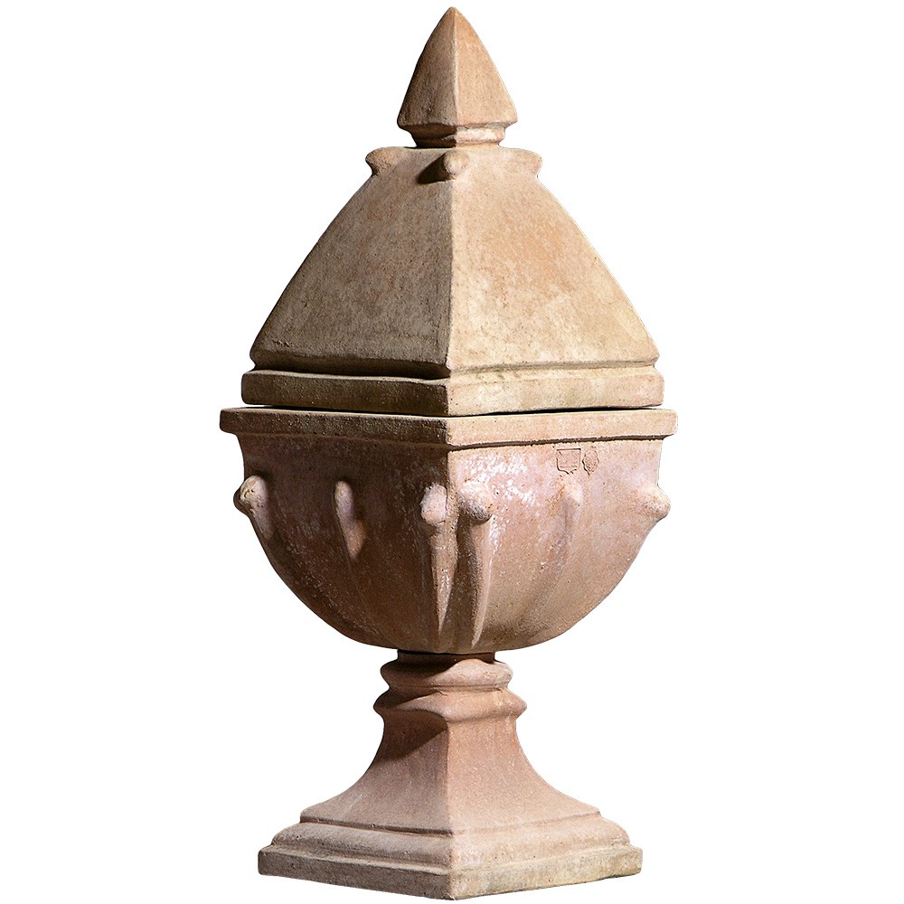 Riser to be placed on the ground and ideal above columns, capitals of fences, and on the sides of gates. Handmade in the classic style of the '200.