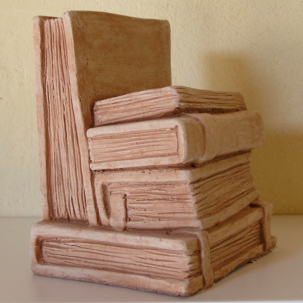 Decoration. Modeling made in high relief. Used as bookends. Suitable for single use, decorative and classic furnishings.