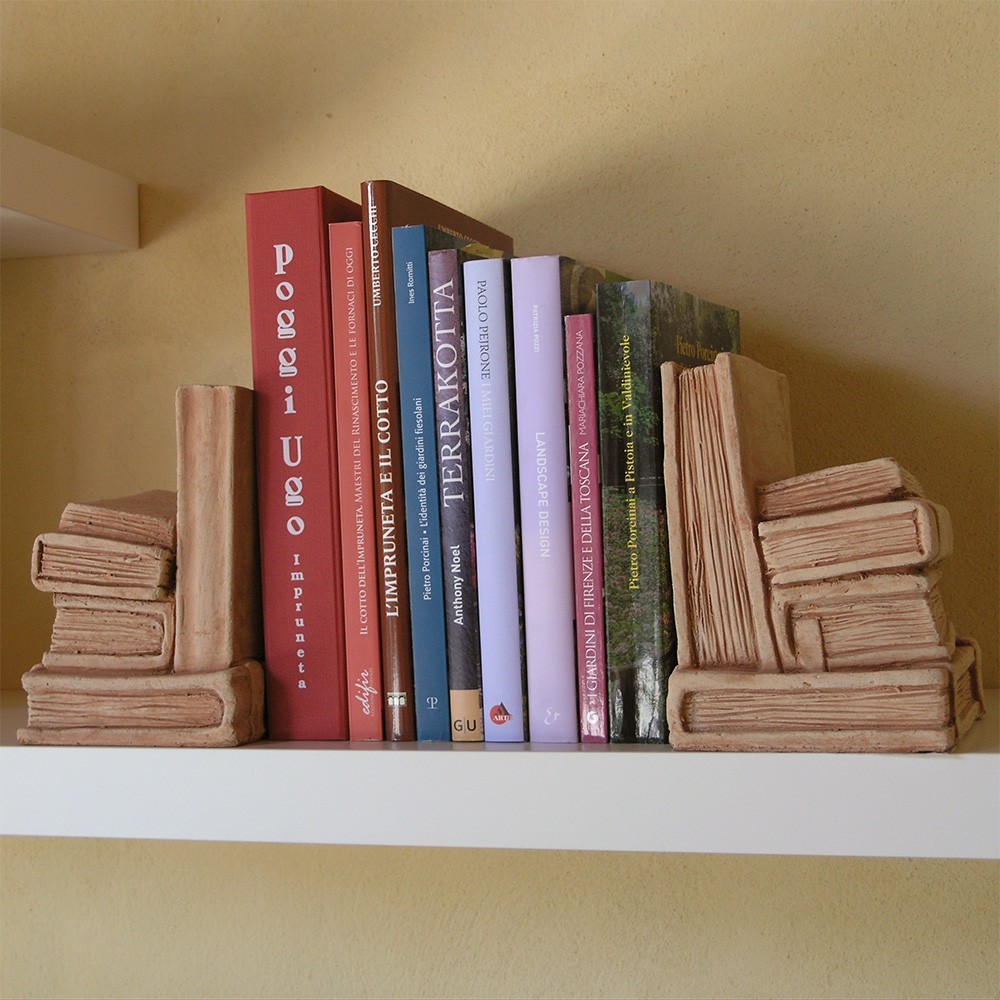 Decoration. Modeling made in high relief. Used as bookends. Suitable for single use, decorative and classic furnishings.