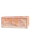 Cassetta bizantina con pavone. Cassetta da fiori. Decori e festoni, a rilievo in stile classico dell’epoca del vaso. Forma a sezione quadrata o rettangolare con buona capacità di terriccio, ingombro in profondità moderato, ottima stabilità al vento e adatta per piante. Realizzato a mano da maestri artigiani con argilla di Impruneta, resistente al gelo.