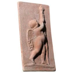 Rilievo in terracotta con angelo alato che tiene una fiaccola, pannello decorativo stile rinascimentale