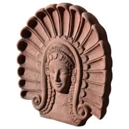 Antefissa in terracotta con volto femminile stilizzato di menade, decorazione etrusca per architettura