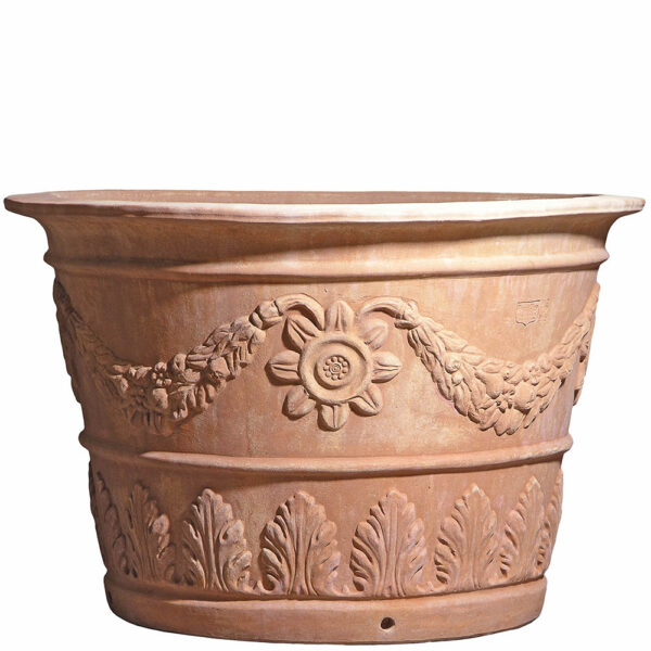 Il Vaso Portofino con Girasoli, in terracotta, evoca la bellezza di Portofino. Decorato con foglie d'acanto e girasoli scolpiti a rilievo. Fatto a mano.