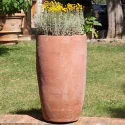 Flute, plant pot. The slightly rounded shape of the pot makes it aesthetically harmonious, with the characteristic of having the maximum amount of soil compared to the general volume. Handmade by master craftsmen with frost-resistant Impruneta clay.
