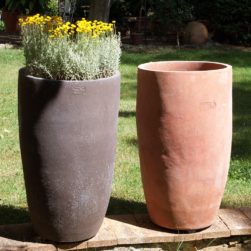 Flute, plant pot. The slightly rounded shape of the pot makes it aesthetically harmonious, with the characteristic of having the maximum amount of soil compared to the general volume. Handmade by master craftsmen with frost-resistant Impruneta clay.