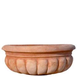 Tasca Maria in terracotta da parete con forma semicircolare e decorazione a petali