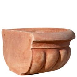 Tasca Maria in terracotta da parete con forma semicircolare e decorazione a petali
