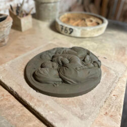 Circular terracotta panel reproducing Raphael's "Madonna of the Chair." It combines art and faith, making it ideal for decorations and symbolic gifts.