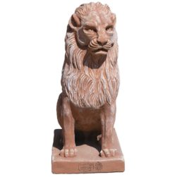 Seated Lion. Decoration. Modeling made in high relief. With the passing of the seasons it acquires a beautiful surface appearance. Handmade by master craftsmen with frost-resistant Impruneta clay.