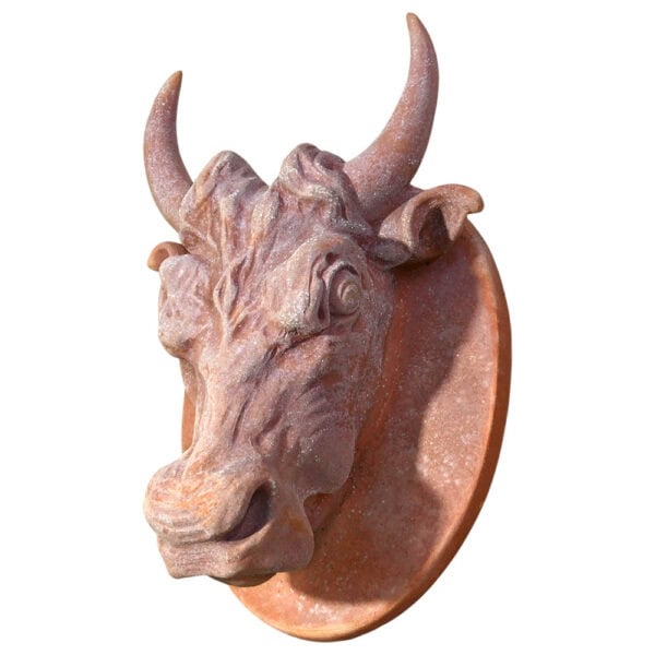 Rilievo in terracotta Mucca con testa di animale su base ovale per decorazione da parete