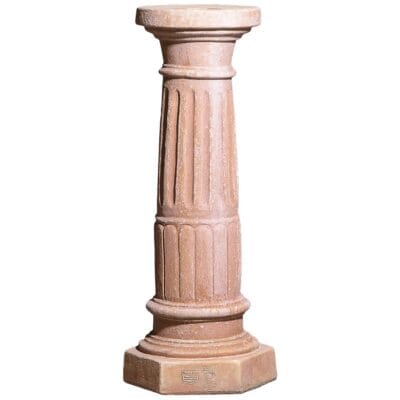 Colonna scalanata. Piedistallo utilizzato per esaltare statue o busti. Modellazione realizzata in alto rilievo. Fatta a mano, resistente a gelo. Realizzato a mano da maestri artigiani con argilla di Impruneta, resistente al gelo.