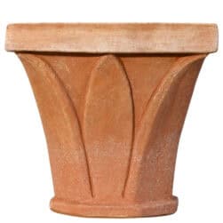 Capitello in terracotta con motivo a foglie lanciolate per uso architettonico e decorativo