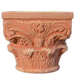Capitello Bizantino in terracotta con motivo vegetale stilizzato per decorazione architettonica