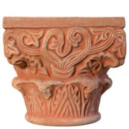 Capitello Bizantino in terracotta con motivo vegetale stilizzato per decorazione architettonica