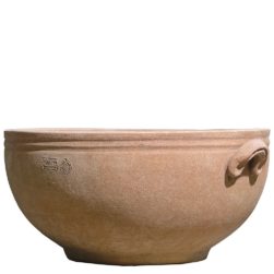 Two staves bowl with handles. Finished with two parallel incisions under the upper edge, from which it takes its name, and is adorned with two simple handles and they too have an incision along their entire development.