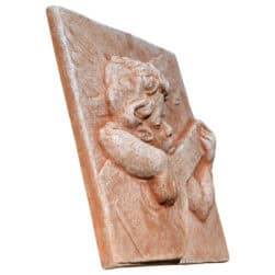Pannello in terracotta con angelo alato che suona uno strumento a corde, rilievo artistico stile rinascimentale