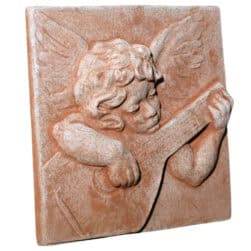 Pannello in terracotta con angelo alato che suona uno strumento a corde, rilievo artistico stile rinascimentale