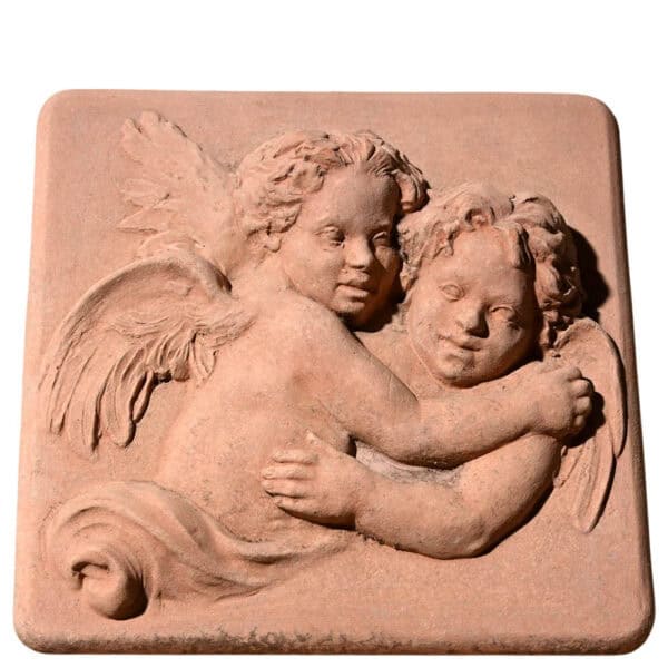 Rilievo in terracotta Angeli Abbracciati con due angeli in abbraccio, ispirato a G. Paolo Cavagna, decorazione da parete