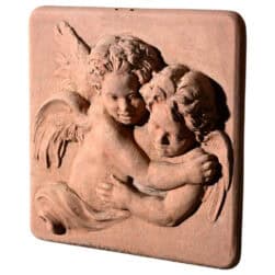 Rilievo in terracotta Angeli Abbracciati con due angeli in abbraccio, ispirato a G. Paolo Cavagna, decorazione da parete