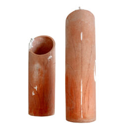 "Il dialogo". Vaso cilindrico in argilla di Impruneta eseguito a mano con applicazioni di argilla bianca con intervento estempore a mano libera.