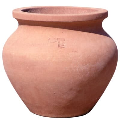 Cache pot liscio con collo. Portavaso decorativo, adatto anche per piantare. Superficie liscia. Adatto sopra colonne, capitelli, muretti. Realizzato a mano.