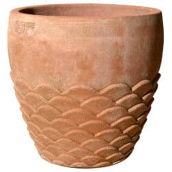 Cache-pot Waves in terracotta with wave-inspired decoration, ideal for plants and flowers.