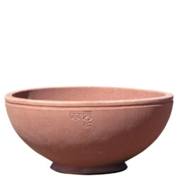 Bowl one line. Good soil capacity. Good stability of this object, which, even when placed upright, enjoys an anti-tilt shape.