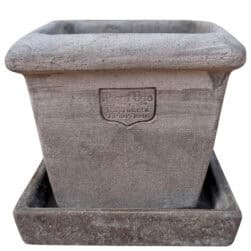 Didorlo Terracotta Impruneta, piccolo vaso quadrato con orlo in terracotta naturale.